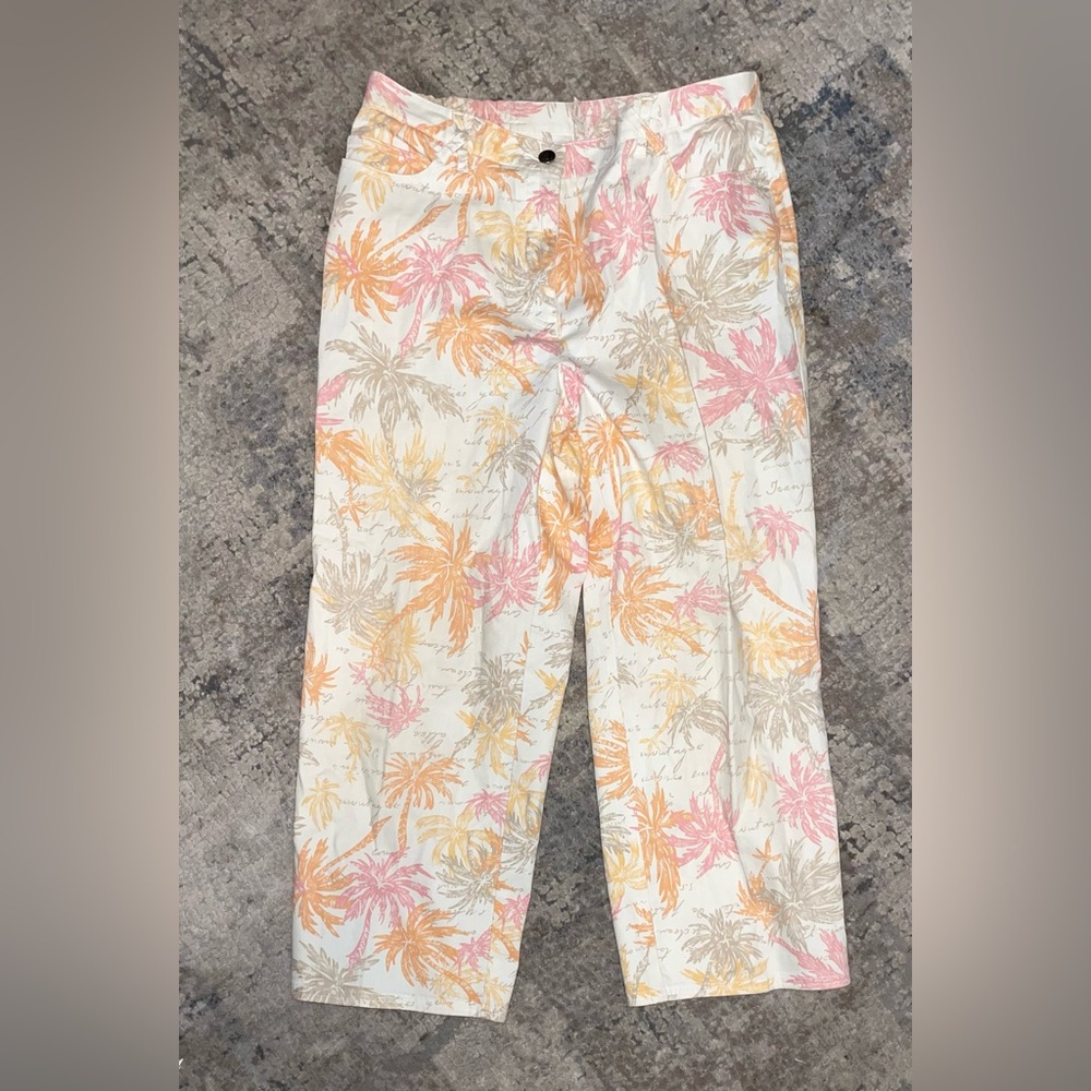Palm Tree Print Cropped Pants in Pink, Orange, and Cream